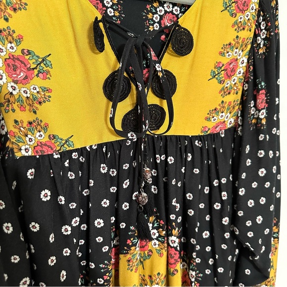 FARM RIO Intarsia Floral Peasant Style Blouse - Picture 12 of 13